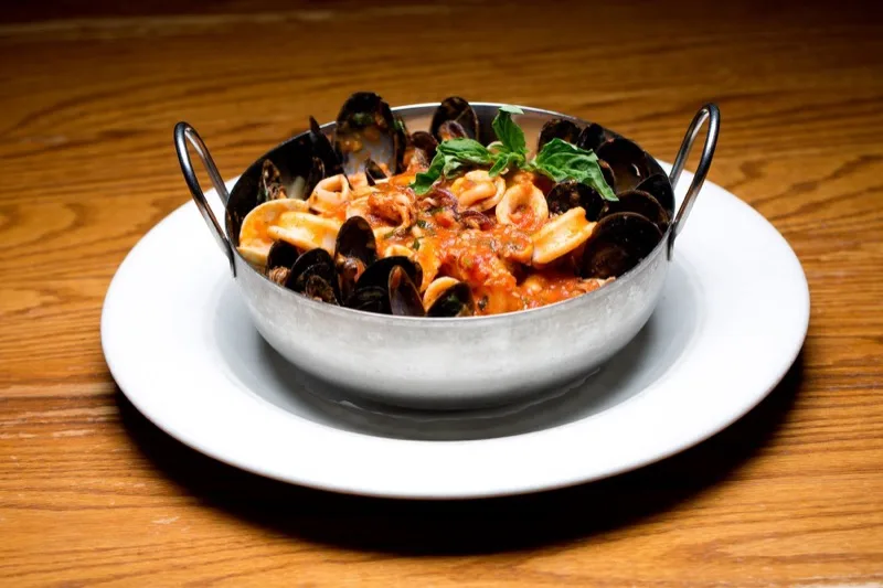 Mussels Fra Diavlo in spicy red sauce
